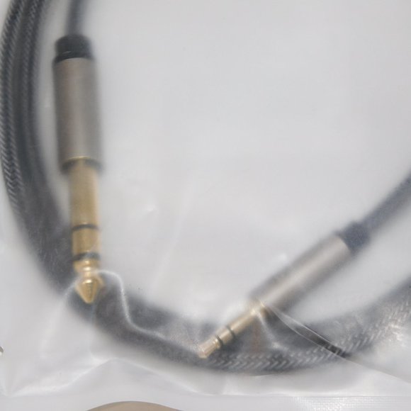 UGREEN 1/8 Inch to 1/4 Inch Cable 3.5mm Male to 6.35mm Male TRS Audio Aux Cord - Picture 3 of 7